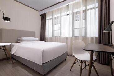 Hanting Hotel Zhijiang Yanjiang Avenue