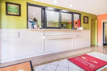 فندق Econo Lodge Atlanta Airport East