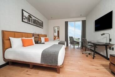 فندق Galeria Plaza Leon