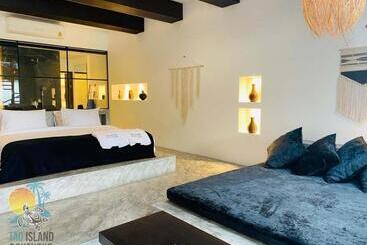 هتل Tao Island Boutique