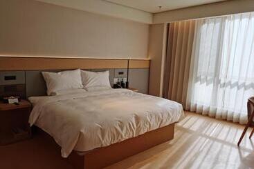 Ji Hotel Jinzhou Red Star Macalline