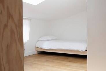 تختخواب و صبحانه Casa Champgil