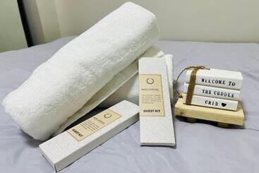 تختخواب و صبحانه The Cuddle Crib Staycation Cozy Quezon City