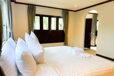 Botanic Boutique Hotel Surin Beach