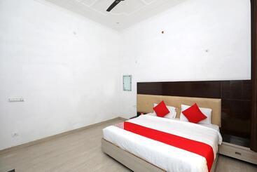 فندق Oyo Diamond Resort