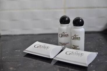 هتل The Grande Suites