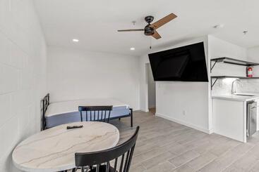 فندق على الطريق Studios On Fourth