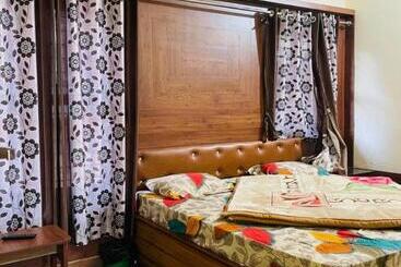 פנסיון The Oak Roots Homestay/