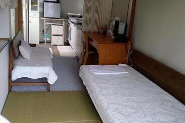 호스텔 Minshuku Zabaru