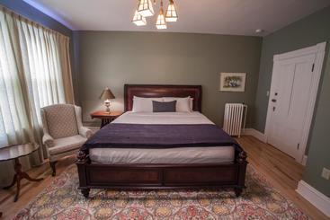 تختخواب و صبحانه The Hillhurst Inn