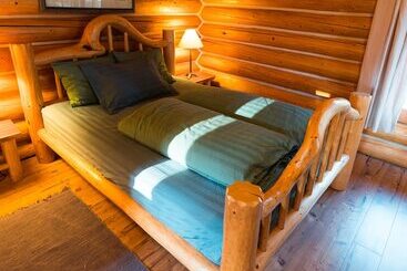 בית מלון כפרי Ten Ee Ah Lodge & Campground
