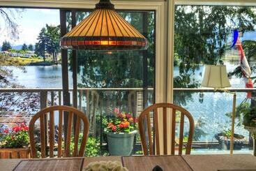 Long Lake Waterfront Bed And Breakfast