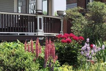 Mahogany Manor Bed & Breakfast