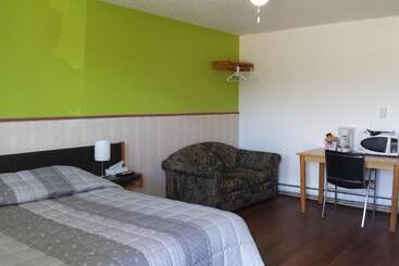 Moosomin Motel