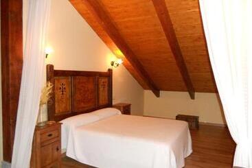 בית מלון כפרי Los Reales