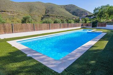 مبيت وإفطار Cortijo 4 Elementos
