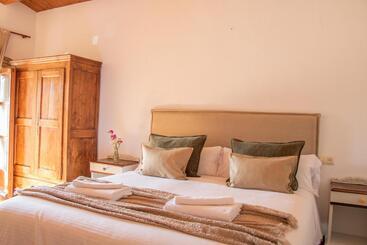 تختخواب و صبحانه Mas Camins