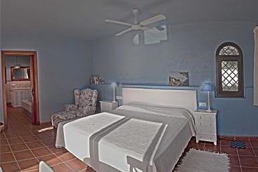 تختخواب و صبحانه Villa Biarritz