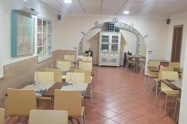 هاستل Hostal Pizzeria Oasis
