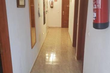 هاستل Hostal Pizzeria Oasis