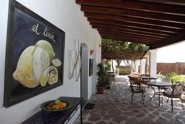 هتل La Finca Ibiza