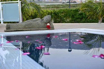 استراحتگاه Villa Dhanvantari