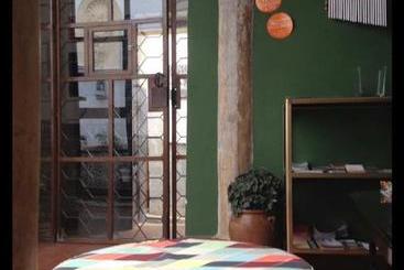 تختخواب و صبحانه El Sueño Hostel