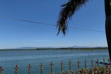 渡假胜地  Blue Waters