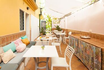 هتل Boutique Villa Lorena By Charming Stay Adults Recommended