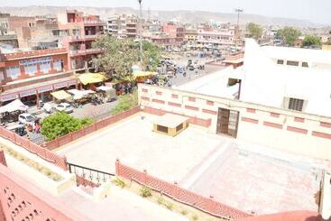 בית מלון כפרי Karnot Mahal