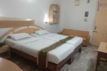 هتل Mahalaxmi Indo Myanmar