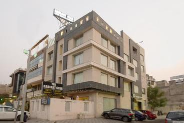 Fabhotel Radiant Star Lalkothi