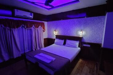 בית מלון כפרי Sreekrishna Houseboat   Vaccinated Staff