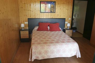 مُتل Hostal   Bungalows Camping Cáceres