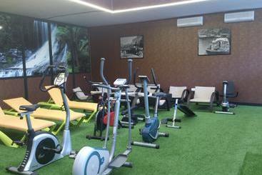مُتل Hostal   Bungalows Camping Cáceres