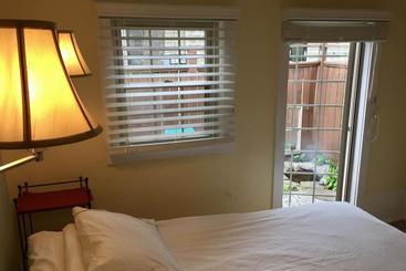 Aberdeen Stone Cottage B&b