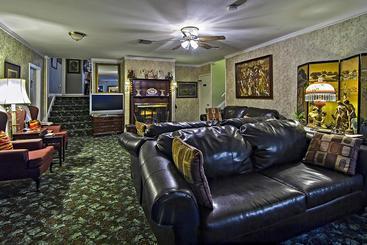 Rose Manor Bed & Breakfast