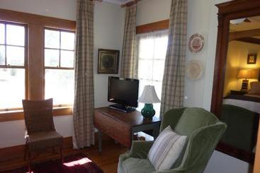 Catalina Park Inn Bed And Breakfast