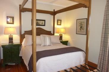 Catalina Park Inn Bed And Breakfast