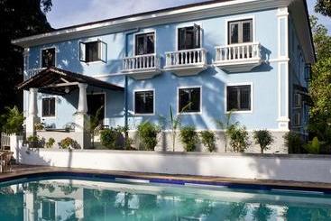 هتل 1265 Crescent Villa