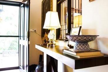 هتل 1265 Crescent Villa