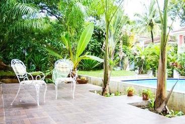 هتل 1265 Crescent Villa