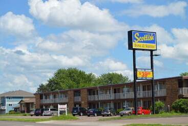 モーテル Scottish Inn & Suites   Eau Claire