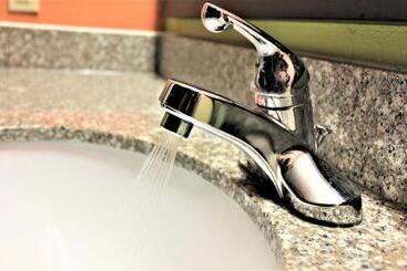 فندق على الطريق Travel Inn Eutaw