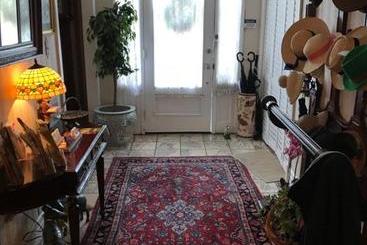 Rose Manor Bed & Breakfast