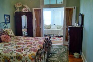 Sandstone Street Bed And Breakfast