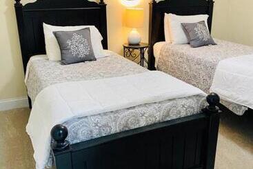 Barren Breeze Bed And Breakfast