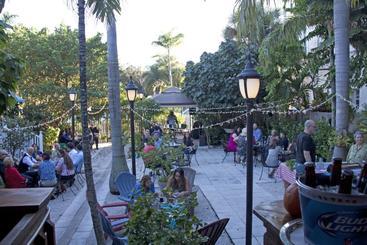 تختخواب و صبحانه Palm Beach Hibiscus Downtown
