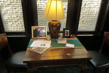 تختخواب و صبحانه The Polo Inn Bridgeport U.s.a