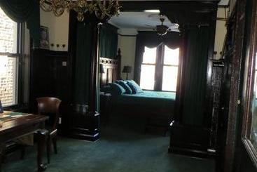 تختخواب و صبحانه The Polo Inn Bridgeport U.s.a